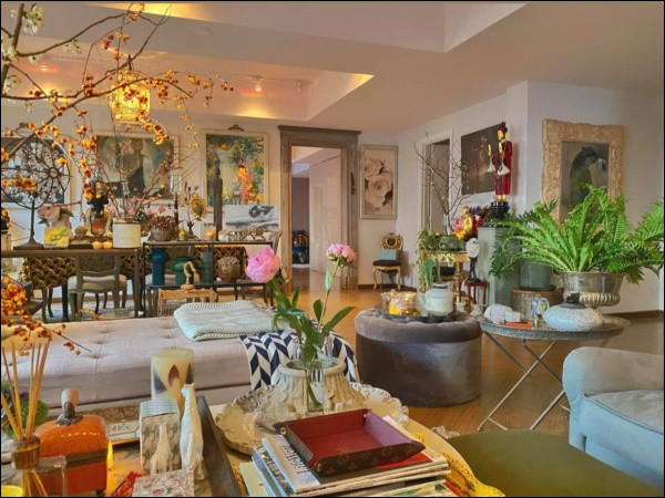 Anh thường linh hoạt chọn cả hoa nhập khẩu và hoa nội để làm đẹp cho tổ ấm. Ảnh: Vietnamnet