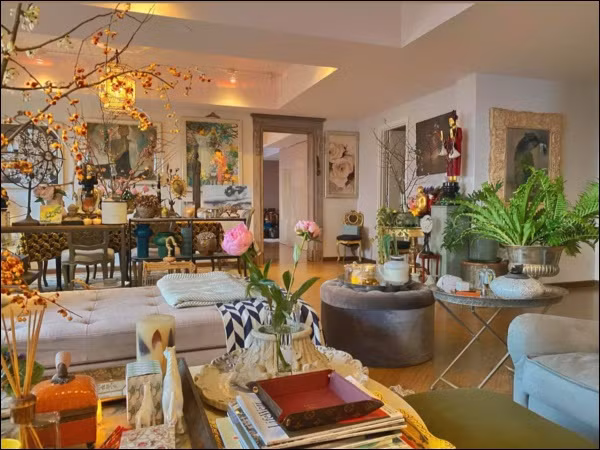 Anh thường linh hoạt chọn cả hoa nhập khẩu và hoa nội để làm đẹp cho tổ ấm. Ảnh: Vietnamnet