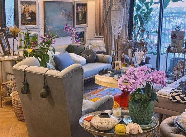 Từng chi tiết nhỏ như bức tranh treo tường cho đến các bức tượng đều được sắp xếp, kết hợp với nhau hài hòa, tạo cảm giác dễ chịu. Ảnh: NLĐ