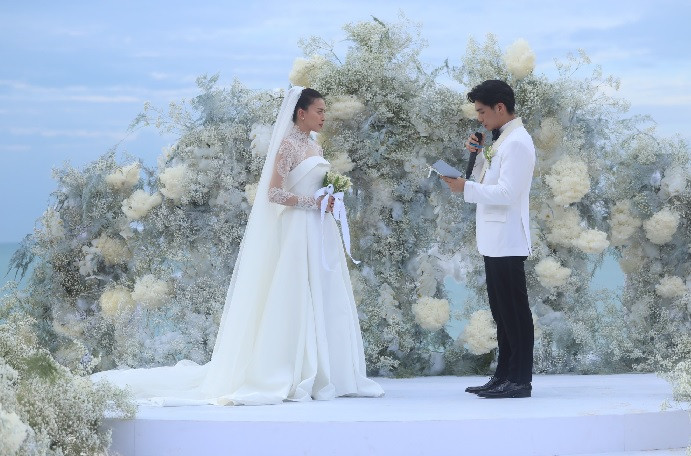 Ngô Thanh Vân còn chi hàng chục triệu đồng cho bó hoa cưới. Đó là loài hoa linh lan (hay còn gọi là lan chuông) biểu tượng của hạnh phúc. Ảnh: Pháp luật &amp; Bạn đọc