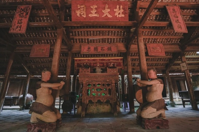 Ngôi nhà được xây dựng hoàn toàn bằng chất liệu gỗ ( gỗ lim, xoan rừng) với lối kiến trúc 5 gian, 2 dĩ. Ảnh; Dân trí