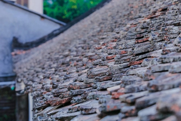 Mái ngói âm dương thường được sử dụng cho các đình, chùa. Ảnh: Dân trí