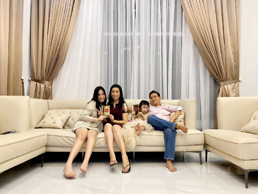 Ước tính, căn biệt thự của NSƯT Trịnh Kim Chi có giá khoảng hơn 10 tỷ đồng. Đây là món quà mừng sinh nhật của ông xã dành tặng. Ảnh; FBNV