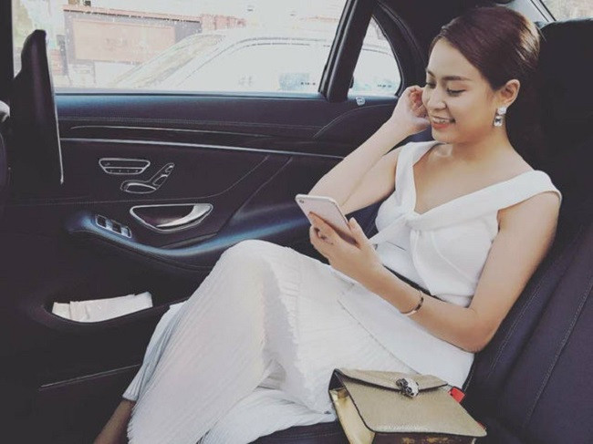 Năm 2012, Hoàng Thuỳ Linh bỏ ra 2 tỷ đồng để sở hữu chiếc xe có nội thất đắt đỏ. Ảnh: Dân Việt