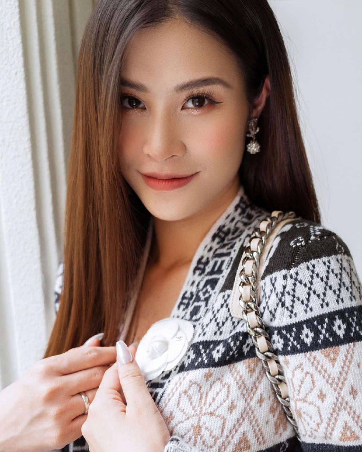 Hoạt động nghệ thuật hơn 10 năm, Đông Nhi luôn có sức hút với khán giả. Bởi thế, không tính đến chồng là thiếu gia ngành nhựa nổi tiếng nhất nhì TP HCM thì Đông Nhi cũng là đại gia trong showbiz. Ảnh: Nlđ