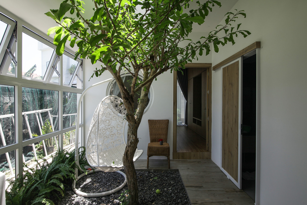 Đây cũng là vị trí của 3 giếng trời, và 3 đường dẫn thông gió chính cho tòa nhà.