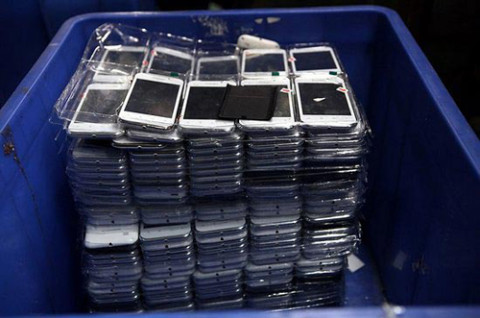 Những chiếc smartphone nhái của Samsung đang trong quá trình hoàn thiện. Ảnh: Micgadget