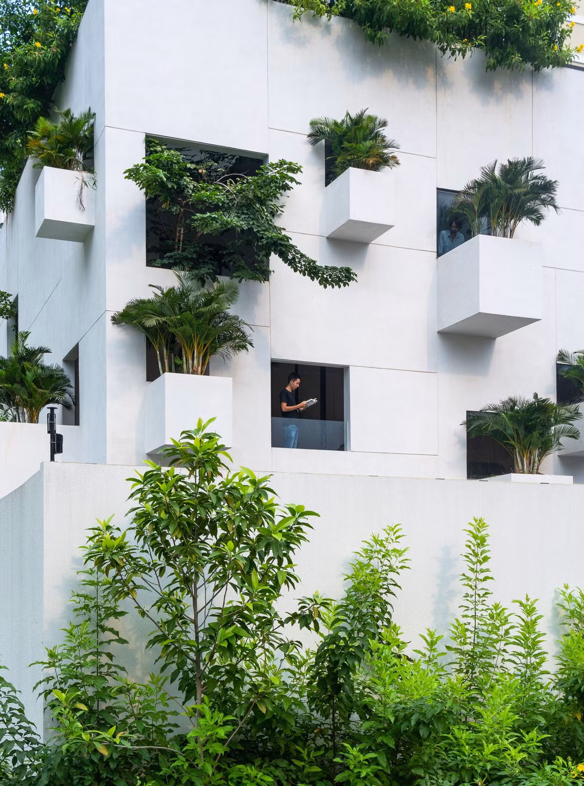 Đáp ứng mong muốn này, kiến trúc sư đưa ra định hướng kiến trúc rõ ràng, đó là mang lại sự kết nối cao giữa con người với con người và giữa con người với thiên nhiên theo phương ngang và phương đứng.