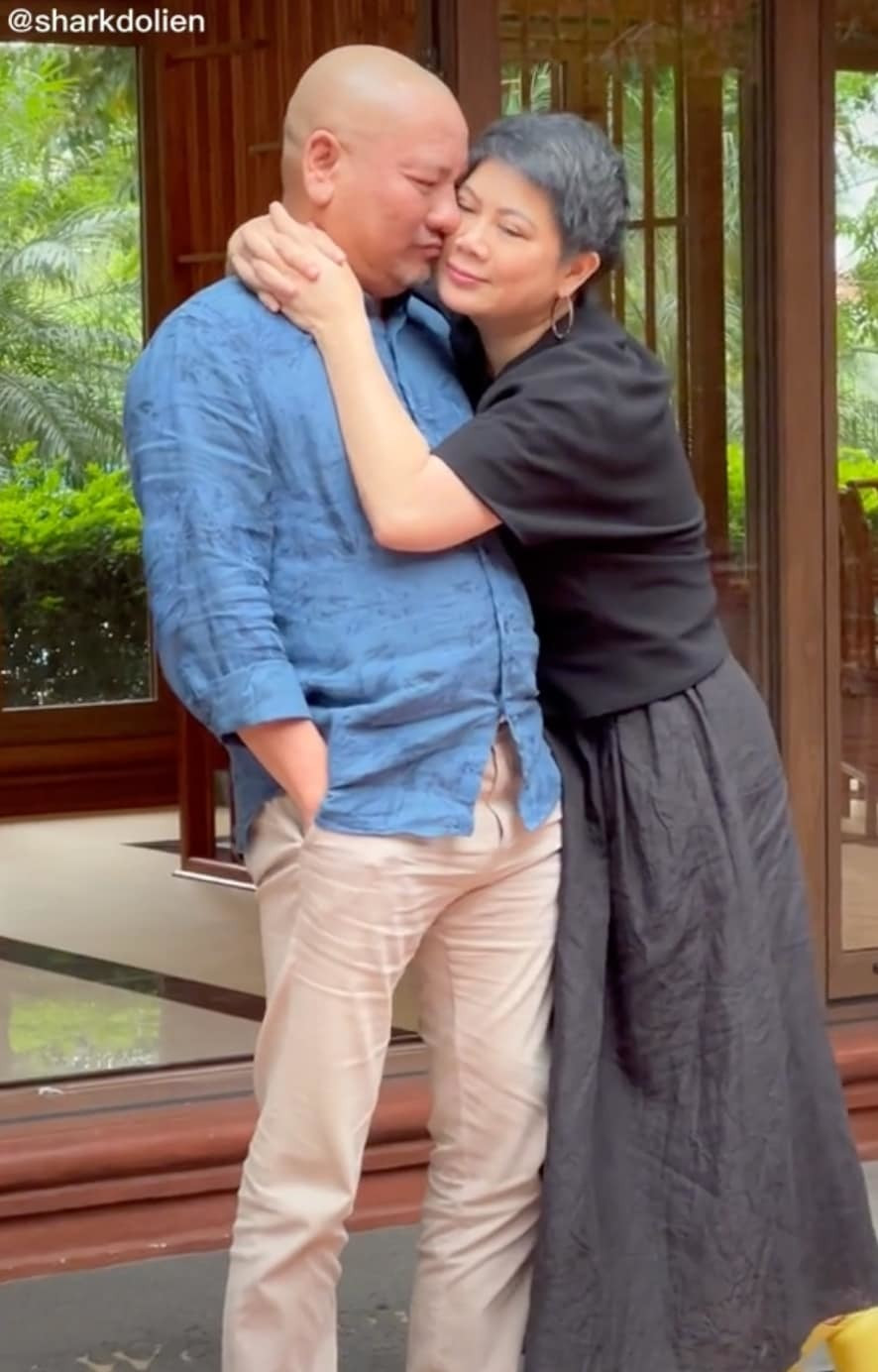 Khoảnh khắc ngọt ngào bên cạnh chồng của Shark Liên khiến khán giả không khỏi ngưỡng mộ.