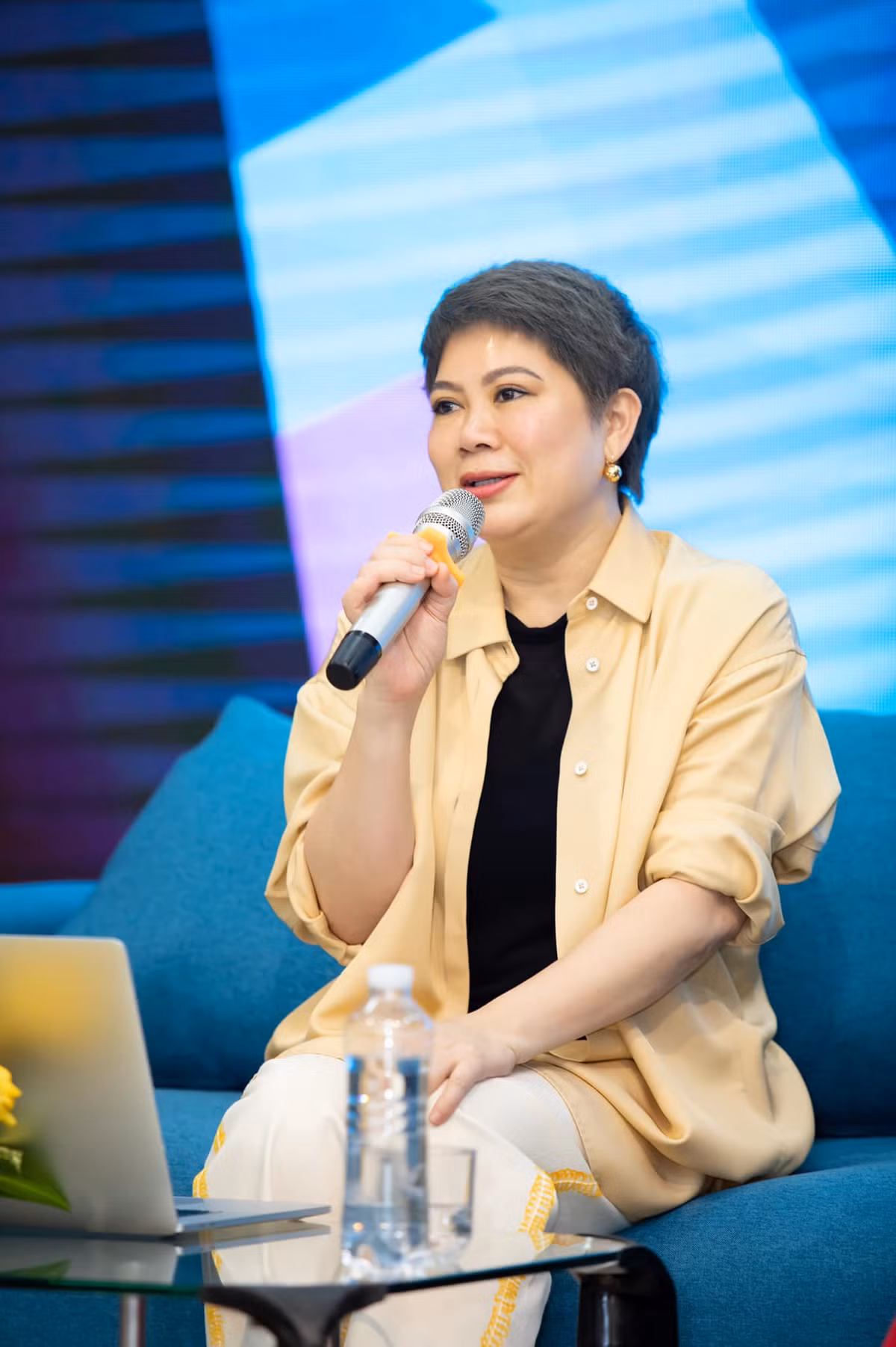 He lo anh ngot ngao den khong ngo cua Shark Lien va ong xa