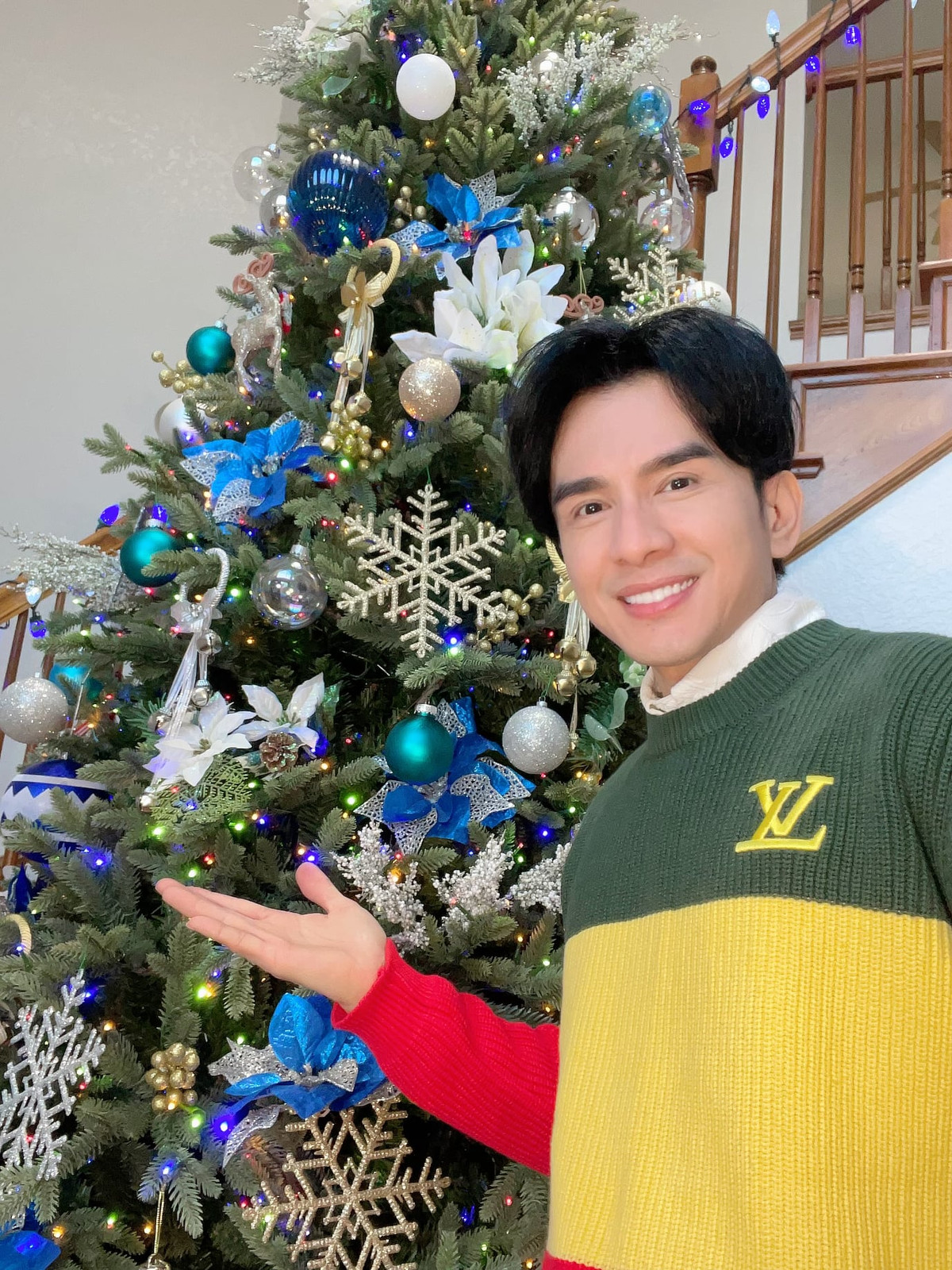 Trước khi vào ở, nam ca sĩ sơn mới bên trong, lót sàn gỗ thay vì dùng thảm như trước. Ảnh: FBNV