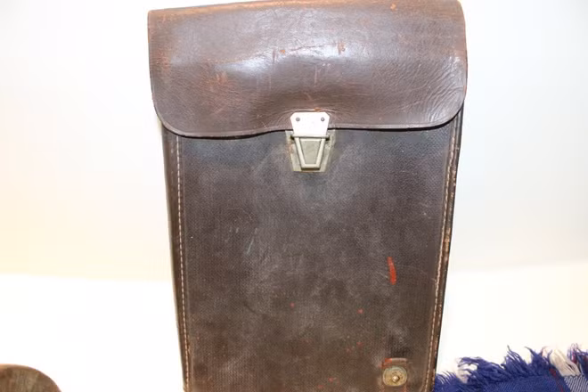 Chiếc túi xách ngang như "hàng hiệu" ngày nay. Ảnh: Zing