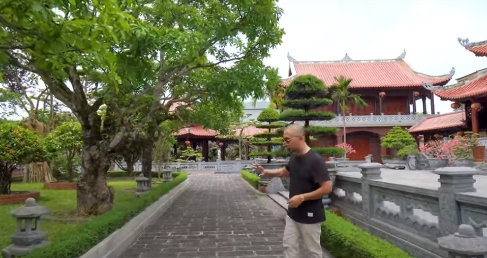 Công trình được hoàn thiện từ năm 2005. Trải qua gần 20 năm, căn nhà vẫn giữ được nét đẹp vượt thời gian.