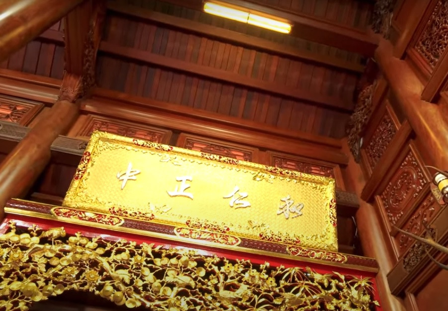 Trần cao nhất của ngôi nhà lên tới gần 10 mét.