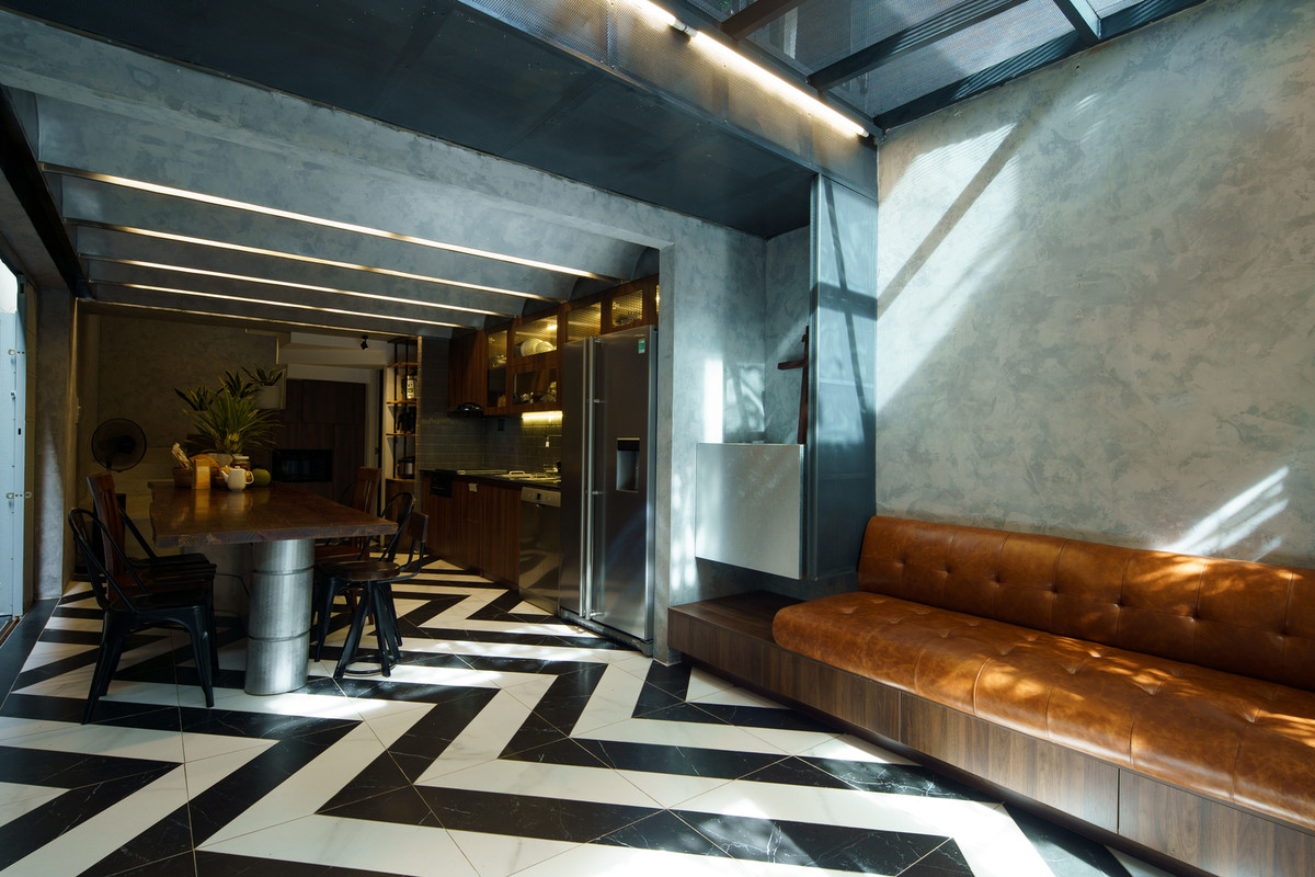 Tầng trệt là khu vực tiếp khách và nhà bếp.