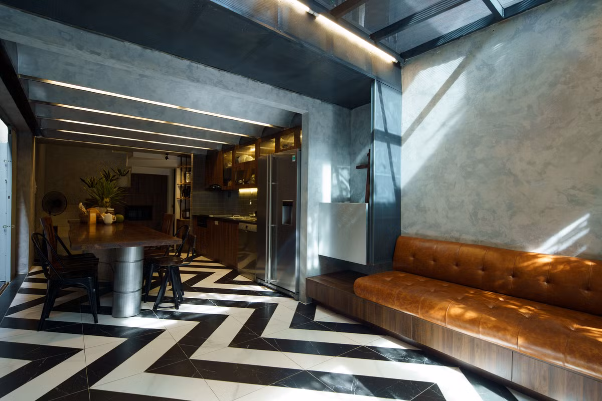 Tầng trệt là khu vực tiếp khách và nhà bếp.