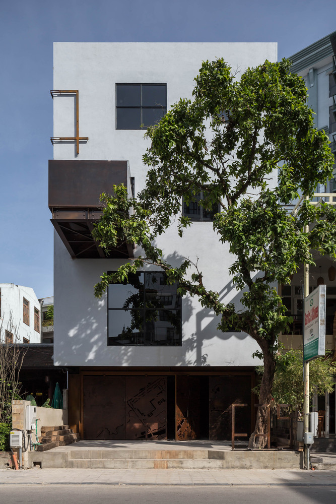 Nằm tại thành phố Huế, ngôi nhà F75 Bar được thiết kế bởi kiến trúc sư AHL Architects.