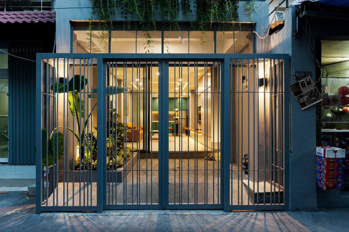 Ý tưởng thiết kế được đề xuất dựa trên một “giải pháp kép” bao gồm: cải tạo lại toàn bộ không gian bên trong; và gắn thêm một cái “lồng” sắt kèm theo những khu vườn lên mặt đứng bên ngoài.