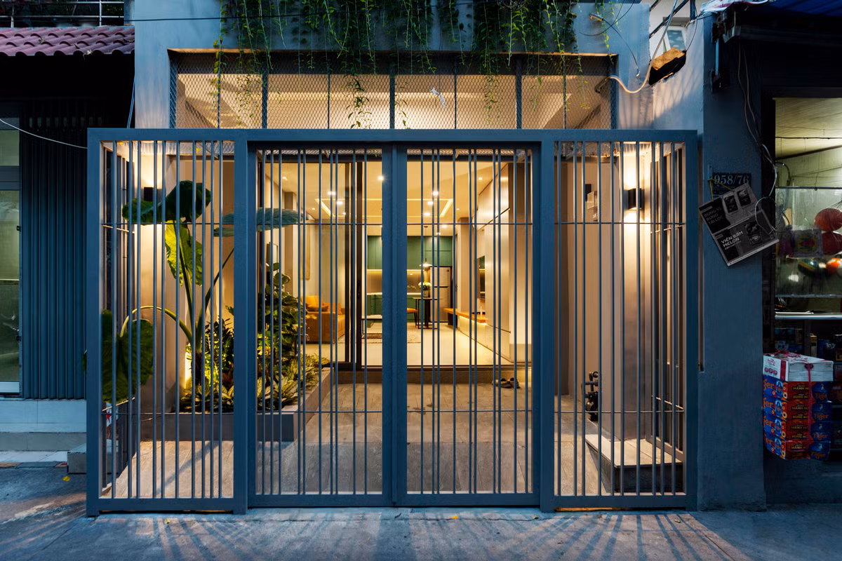 Ý tưởng thiết kế được đề xuất dựa trên một “giải pháp kép” bao gồm: cải tạo lại toàn bộ không gian bên trong; và gắn thêm một cái “lồng” sắt kèm theo những khu vườn lên mặt đứng bên ngoài.