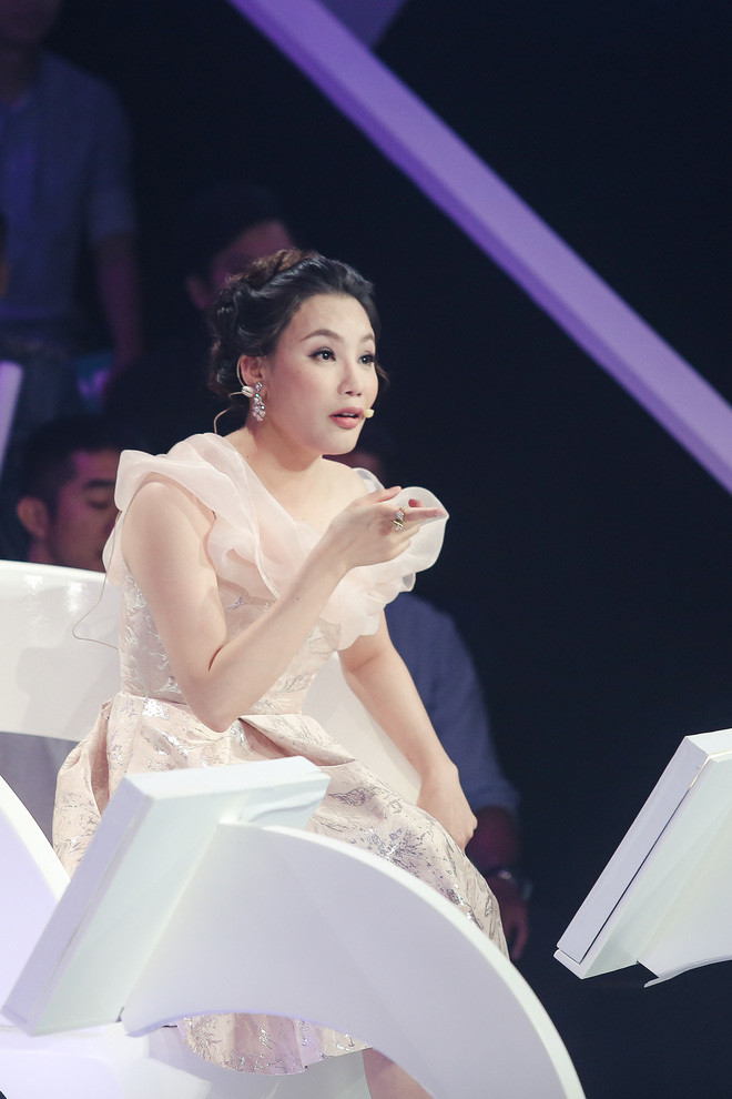 Thậm chí, từng có tin đồn nữ ca sĩ được nhà sản xuất chi hơn 1 tỷ đồng để ngồi vị trí "ghế nóng". Ảnh: 2sao