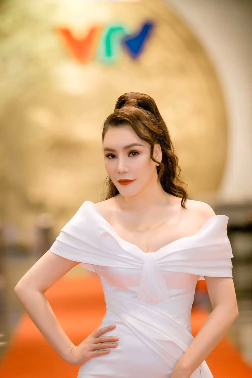 Sau nhiều năm tỏa sáng, đứng trên đỉnh cao của sự nghiệp, Hồ Quỳnh Hương được xem là sao hạng A trong showbiz Việt. Khi đảm nhận vai trò huấn luyện viên của chương trình truyền hình cô nhận về mức thù lao 200 - 500 triệu. Ảnh: Yan