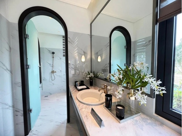 Nội thất sang trọng bên trong căn biệt thự của Hằng Túi. Ảnh: FB Hằng Túi