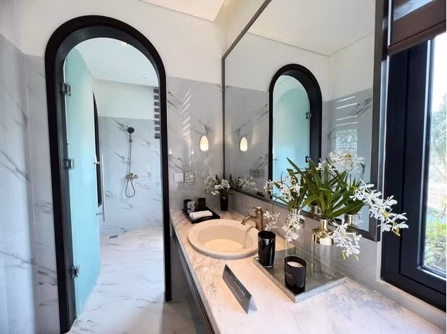 Nội thất sang trọng bên trong căn biệt thự của Hằng Túi. Ảnh: FB Hằng Túi