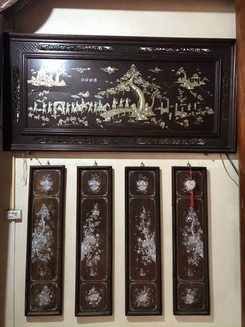 Bộ bức tranh cây cúc hóa long, cây mai hóa ly, từng chi tiết đều mang đậm nét đặc trưng từ thời Lý được chạm khắc cách điệu bay bổng và tỉ mỉ. Ảnh: Dân Việt