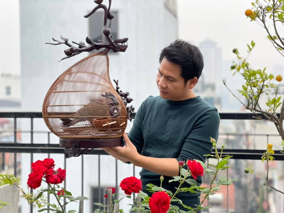 Đặc biệt, Trọng Tấn rất thích không gian trên sân thượng, nơi anh có thể ngồi thưởng trà thư giãn, ngắm trời đất, cỏ cây và các con vật nuôi xung quanh.