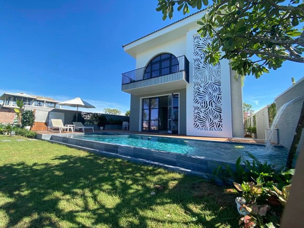 Đầu tháng 3 vừa qua, Hằng Túi còn gây choáng khi chốt 5 căn biệt thự ở biển An Bàng - Hội An với tổng giá trị lên tới trăm tỷ đồng.