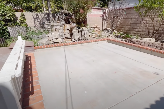 Theo dự kiến, khi mẹ quay lại Mỹ, Thúy Nga sẽ đưa bà về nhà mới ở. Nguồn ảnh: chụp màn hình YouTube Thúy Nga