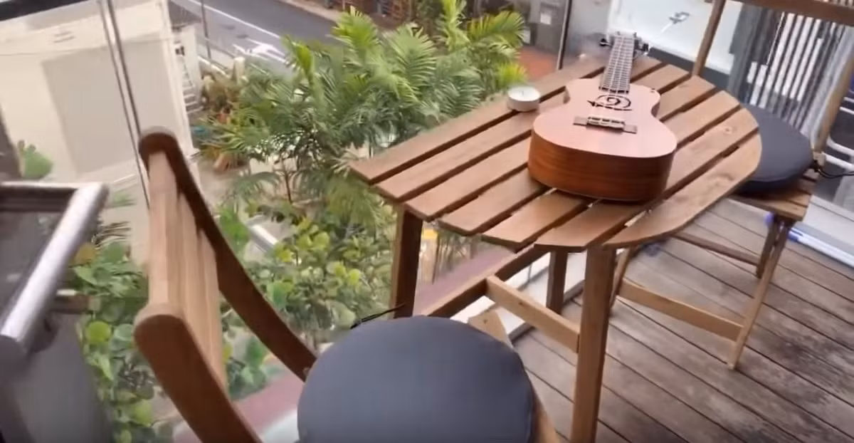 Đây là nơi hai vợ chồng tâm sự vào buổi tối và ngắm nhìn quang cảnh thành phố. Ảnh chụp màn hình