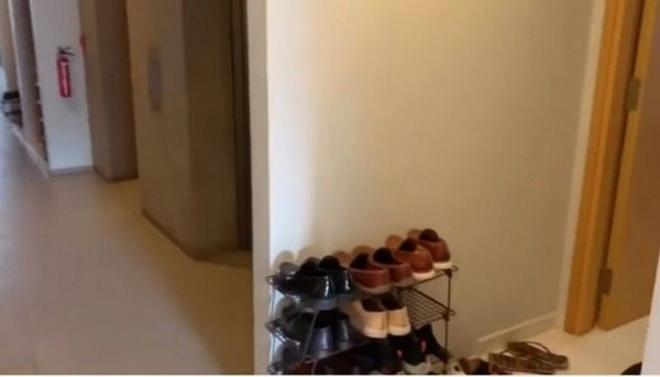 Tuy không gian nhà chỉ có một phòng khách, một phòng bếp và một phòng ngủ nhưng khá đắt tiền. Ảnh chụp màn hình