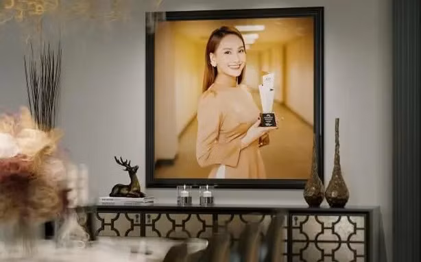  Căn hộ của Bảo Thanh mang phong cách Indochine kết hợp giữa kiến trúc tân cổ điển Pháp và các chất liệu truyền thống Á Đông.