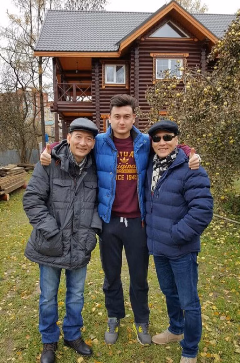 Tại Nga, gia đình Đặng Văn Lâm sống trong căn nhà gỗ truyền thống theo đặc trưng của đất nước này.