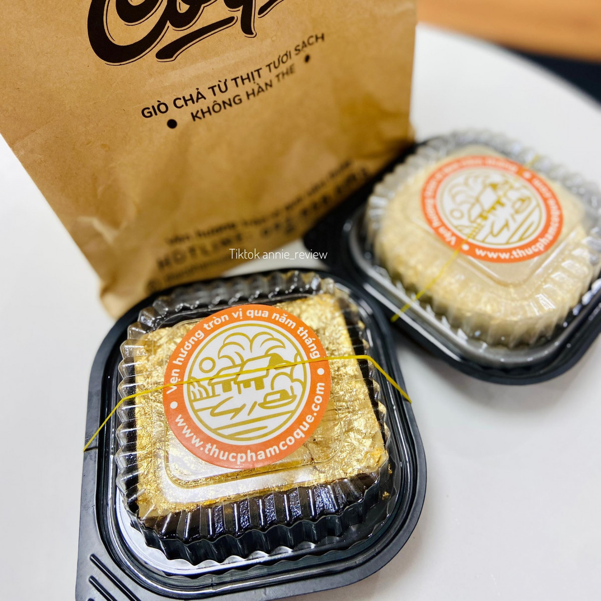 So với giá giò chả trung bình ở mức 180.000 - gần 300.000 đồng/kg tuỳ chất lượng thì giò chả dát vàng có giá hơi cao. Ảnh: Thực Phẩm Cỗ Quê