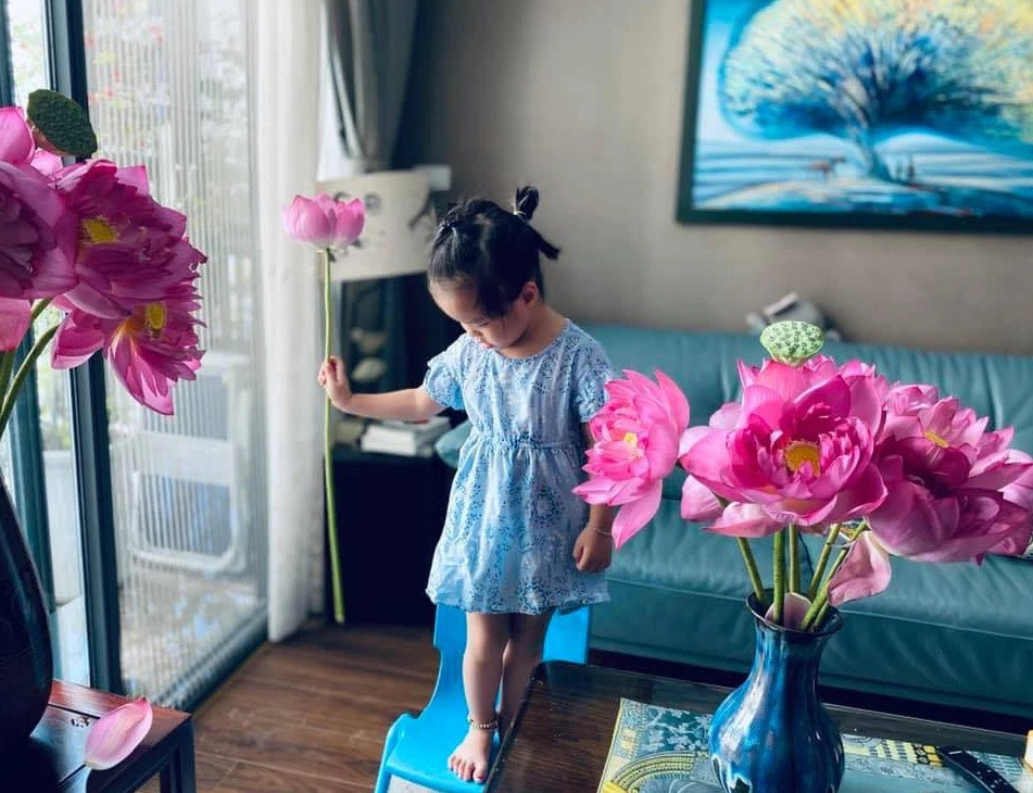 Qua đó, khán giả phần nào thấy được không gian sống đầy đủ tiện nghi của MC Diễm Quỳnh.