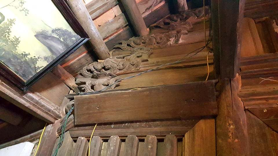 Hệ thống vì, kèo bằng gỗ được chạm trổ hoa văn cầu kỳ. Ảnh: Vietnamnet