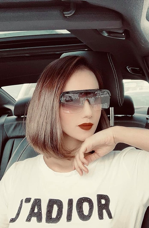 Lã Thanh Huyền cũng sở hữu xế hộp tiền tỷ. Ảnh: FBNV