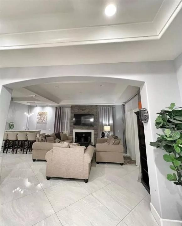 Dù không ở thường xuyên song nữ ca sĩ cũng dầu tư trang trí nhà công phu và tỉ mỉ.