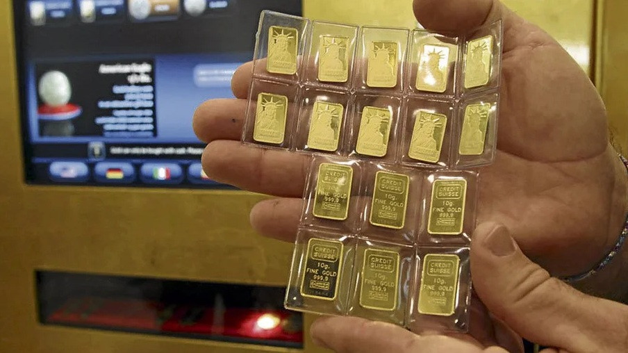 Cây ATM nhả vàng thực tế là máy bán hàng tự động. Vàng thỏi có trọng lượng từ 1-250 gram là mặt hàng buôn bán ở đây. Ảnh: VYC