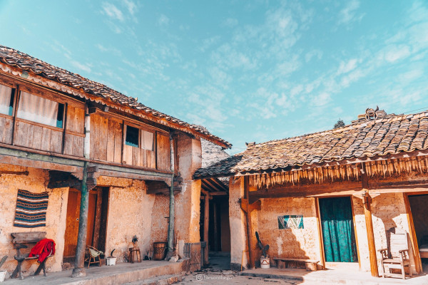 Gian nhà được chia thành 3 khu vực chính và 2 cửa ra vào. Ảnh: Sanvemaybay