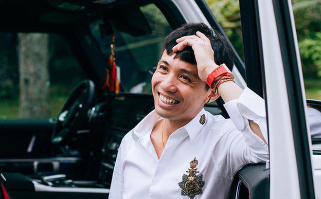 Minh Nhựa (sinh năm 1983) là con trai của chủ doanh nghiệp Nhựa Long Thành, hiện đang đảm nhận chức vụ Phó Tổng Giám đốc của công ty. Đại gia Minh Nhựa và vợ cả Phương Thúy có với nhau 3 người con gái. Ảnh: Internet