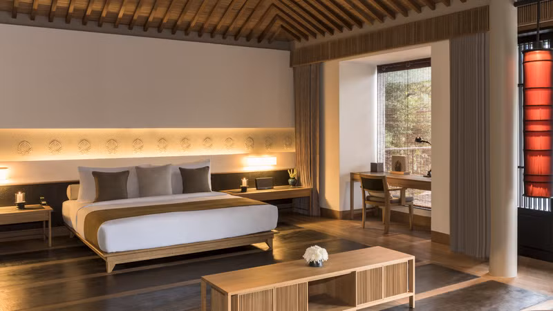 Đáng chú ý, Amanoi Resort có một hồ bơi vô cực với diện tích 140 mét vuông nằm trên đỉnh núi. Ảnh: Ivivu