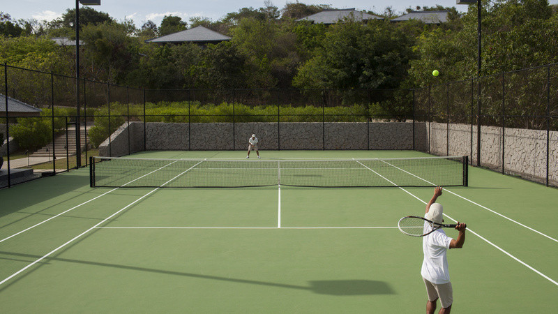 Đến Amanoi Resort, khách sẽ có cơ hội tham gia nhiều trải nghiệm như các hoạt động thể thao như lặn ngắm san hô, chèo thuyền kayak, lướt sóng, đi thuyền buồm catamaran, tennis...Ảnh: Ivivu