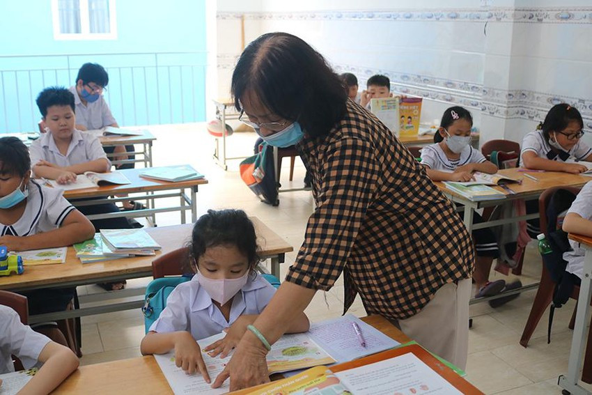 Nhung lop hoc dam tinh nguoi trong can nha bi bo hoang