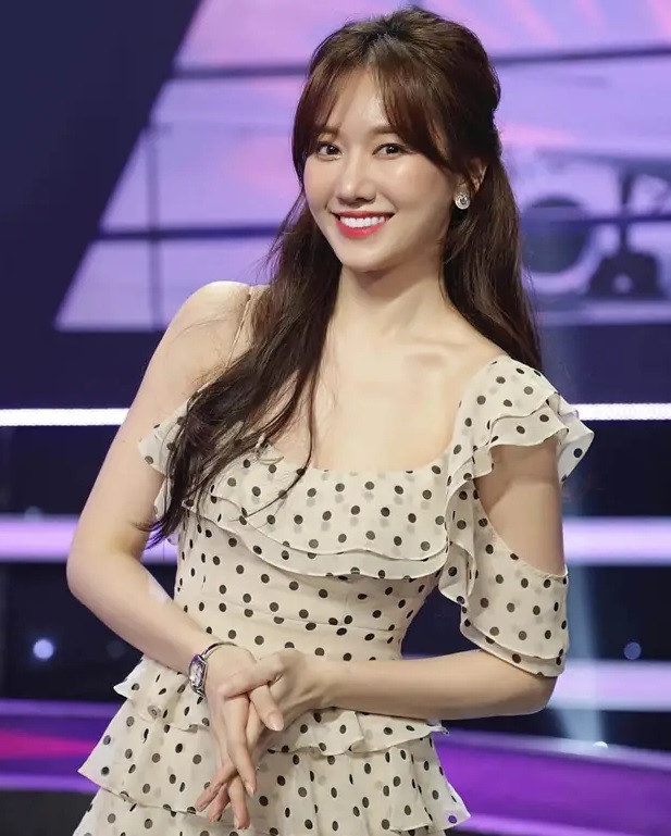 Bên cạnh đó, Hari Won còn rất thường xuyên xuất hiện trong các chương trình giải trí. Ảnh: Internet