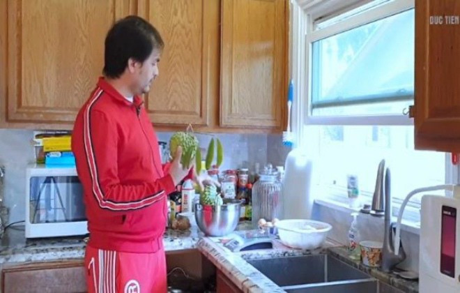 Khu bếp giản dị. Ảnh chụp màn hình