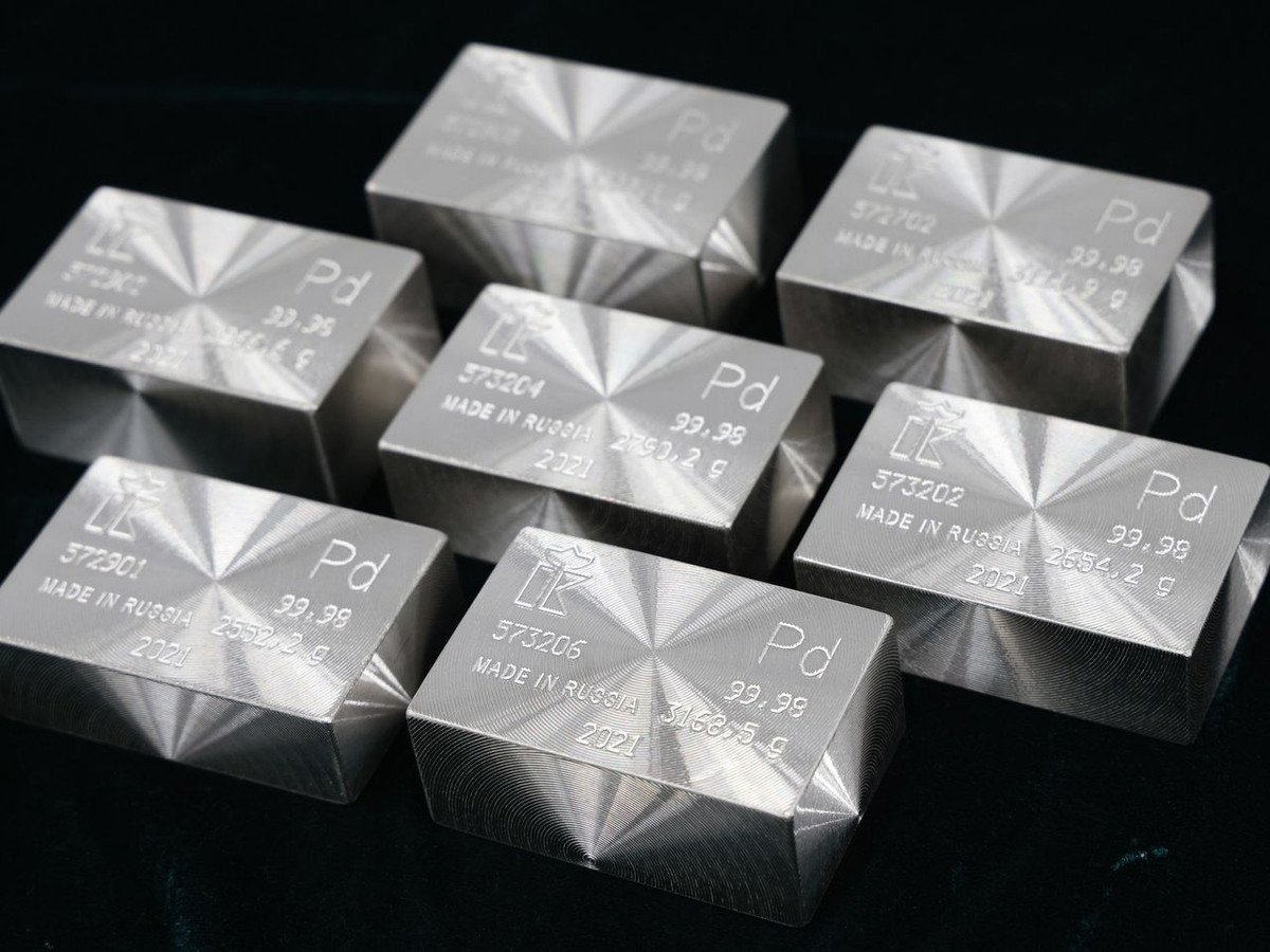 Các mỏ khai thác Palladium được phát hiện chủ yếu ở Nga, Nam Phi, Canada và Mỹ. Trong đó, Nga chiếm tỉ trọng lớn nhất với 50% trữ lượng Palladium trên toàn thế giới.