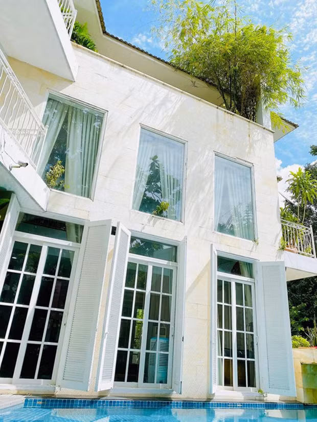 Qua một số hình ảnh có thể thấy, biệt thự của Shark Khoa xa hoa như resort cao cấp.